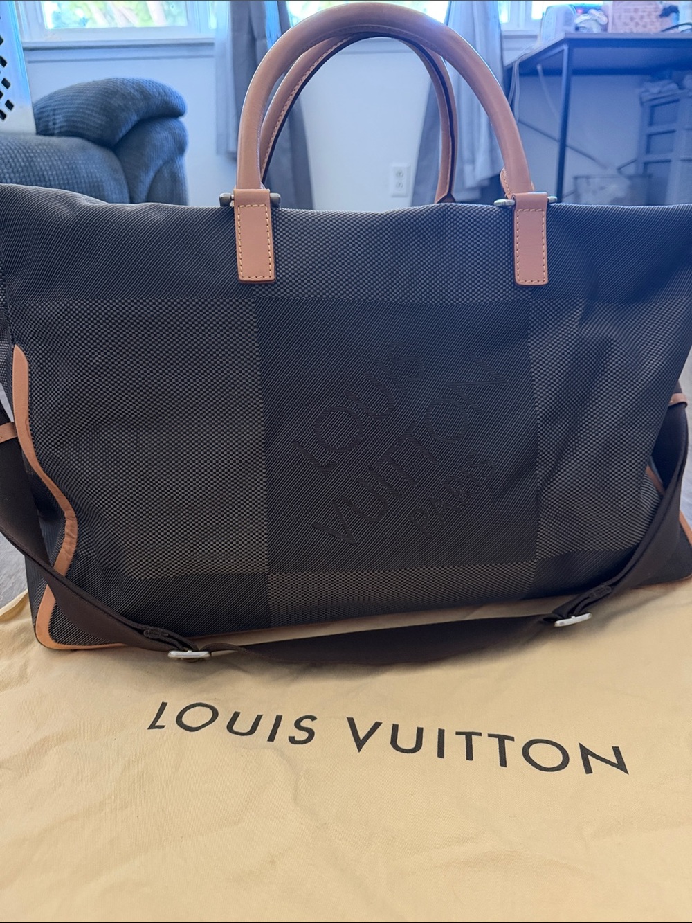Louis Vuitton Damier Geant Souverain Duffle with LV Dust Bag Authentic.